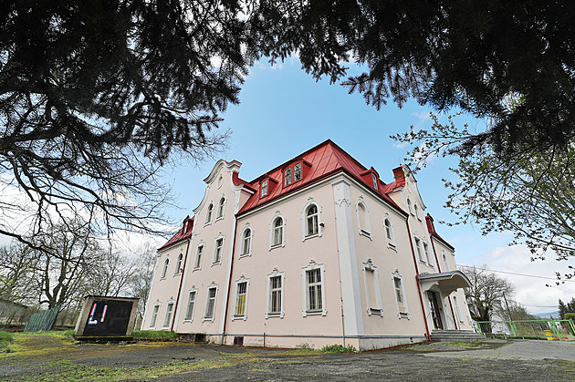 O bývalou školu má zájem církev i ekologové, rozhodnou mezi nimi zastupitelé
