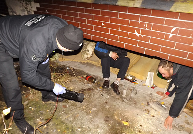 Ani při mrazivých nocích někteří bezdomovci o lůžko v noclehárně nestojí