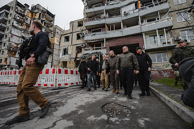 Ukrajina má nedostatek munice, Rusové jí vypálí až pětkrát víc, řekl Pavel