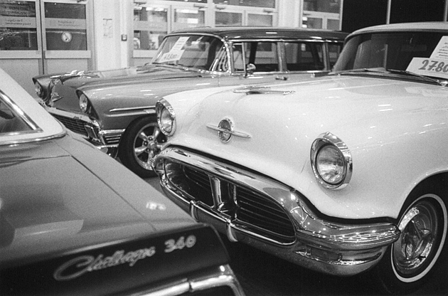 Jak dopadl experiment? S 55 let starým foťákem na výstavě aut