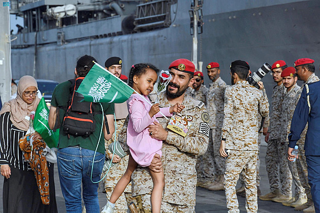 V Súdánu bude dál platit příměří, ze země se podařilo dostat třetího Čecha