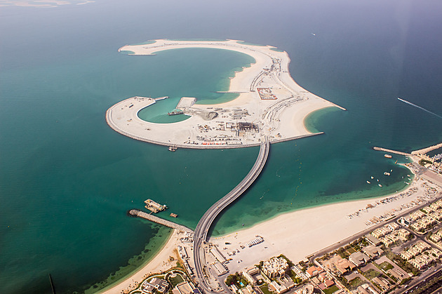 Pozemek v Dubaji se prodal za 730 milionů korun, je na něm jen písek