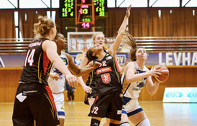 Effangová sedmi trojkami řídila výhru basketbalistek Hradce nad Ostravou