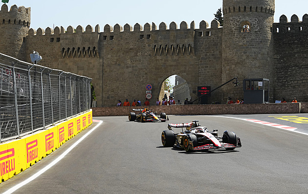 Za Haas budou i v příští sezoně jezdit Hülkenberg a Magnussen