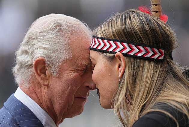 Karel mimo realitu? Britové monarchii dál chtějí, menšiny vidí problém s rasou
