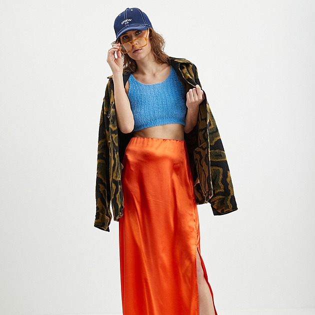 Návrháři vzkřísili maxi sukně. Ženský a praktický kousek si zamilujete i vy