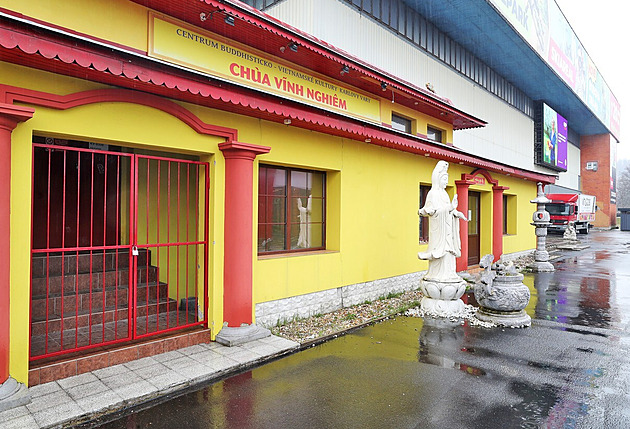 Vietnamská modlitebna i výzkumné centrum. Co se starými českými zimáky?