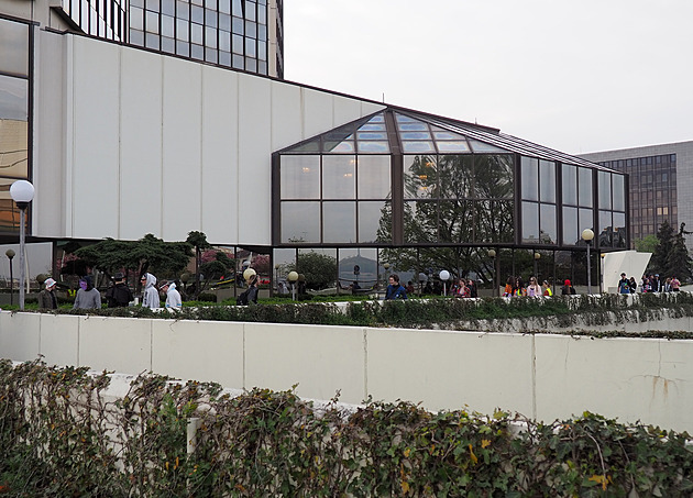 Poslední zvonění. Tradice, či obtěžování? Někdy studenti neznají míru, zní