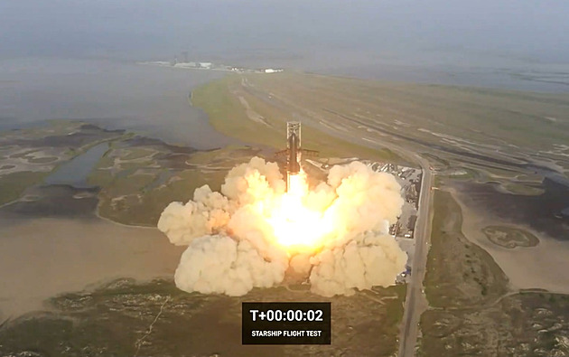 Muskovi nevyšel ani druhý test, SpaceX ztratila kontakt s lodí Starship