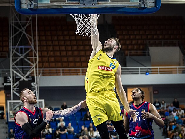 Miroslav Kvapil z Opavy dv ko Brnu v ligovm tvrtfinle.
