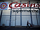 Logo francouzskho maloobchodnho etzce Casino ped supermarketem v Nantes,...