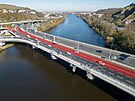 Letoní fáze oprav Barrandovského mostu zahrnuje práce na severní polovin jeho...