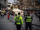 Policie i strnci poslili hldky v lokalit v okol stanice metra Andl v...