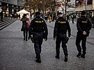 Policie i strnci poslili hldky v lokalit v okol stanice metra Andl v...
