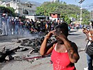 Dav v hlavním mst Haiti zbil a upálil 13 lidí, patrn len len...