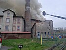 Poár stechy továrny v Kadani na Chomutovsku. (20. dubna 2023)
