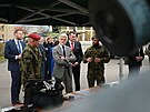 Prezident nav�t�vil 31. pluk radia�n�, chemick� a biologick� ochrany.
