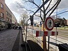 Radnice upravuje podélná parkovací stání v centru Zlína na tíd T. Bati....