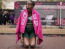 Radost Nizozemky Sifan Hassanové v cíli Londýnského plmaratonu.