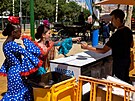 panlsko zaívá neobvykle teplé poasí. Snímek pochází z festivalu v Seville....