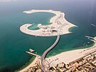 Um�lý ostrov Jumeirah Bay má tvar mo�ského koníka.