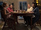Elizabeth Olsenová, Patrick Fugit, Jesse Plemons a Lily Rabeová v seriálu HBO...