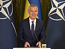 Generální tajemník NATO Jens Stoltenberg pi návtv ukrajinského prezidenta...