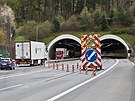 V tunelu Valík na dálnici D5 u Plzn je na nkolik dní kvli opravám staen...