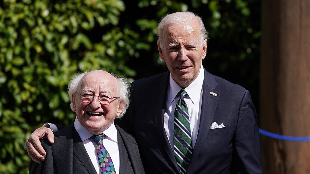 Americký prezident Joe Biden a jeho irský protjek Michael Higgins (13. dubna...