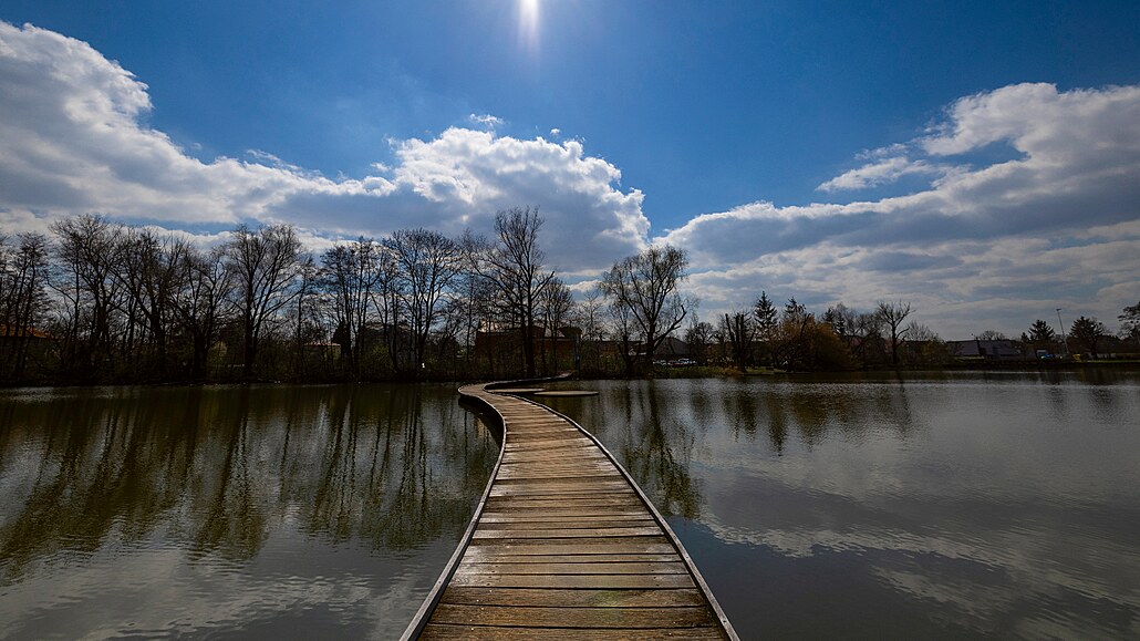 Jednou nohou na periferii, druhou nakroenou do jiného okresu. Pole, louky,...