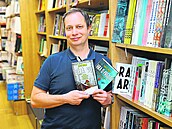 David Urban se svými knihami