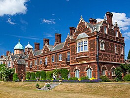 Sandringham je dal�ím sídlem, které Karel zd�dil po své matce Al�b�t� II., a...