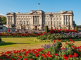 Podle magazínu Forbes vlastní král Karel III. v samotné Británii sedm palác�,...