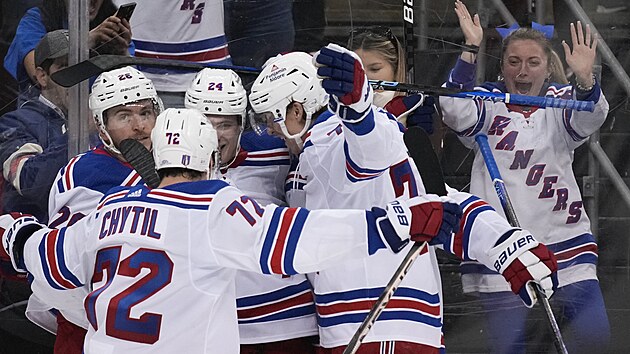 Glov oslava hokejist  NY Rangers.