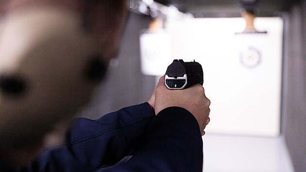 Prototyp pistole Biofire, kter vystel jen po vyhodnocen sprvnho biometrickho daje.