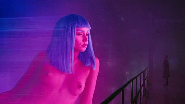 Ana de Armasov odhalila sv sexy tlo ve filmu Blade Runner 2049.