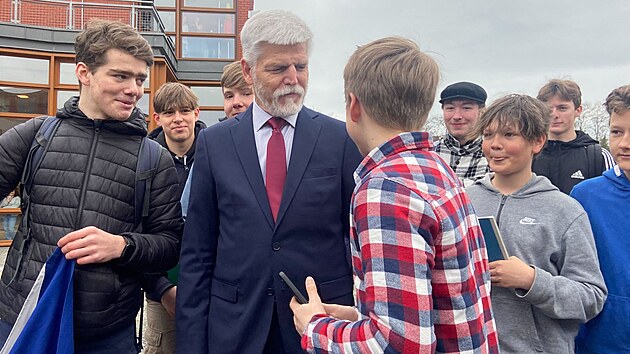 Prezident Petr Pavel navtvil Evropskou kolu v Bruselu, kde se potkal s eskmi studenty. (20. dubna 2023)