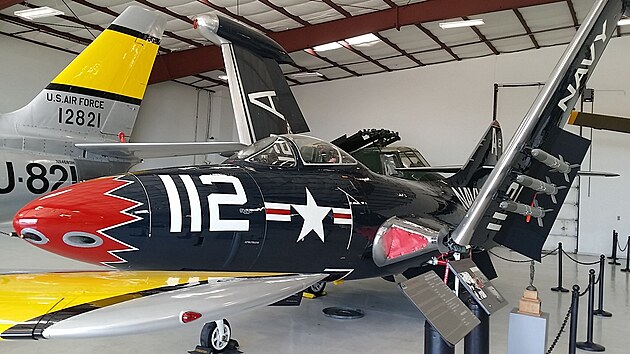 F9F-2 v muzeu v Cavanaugh