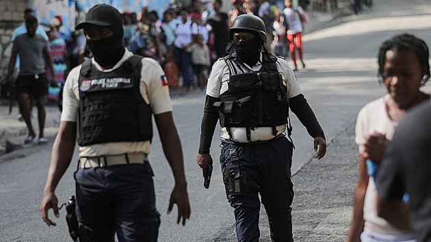 Dav v hlavnm mst Haiti zbil a uplil 13 lid, patrn len len kriminlnho gangu. (24. dubna 2023)