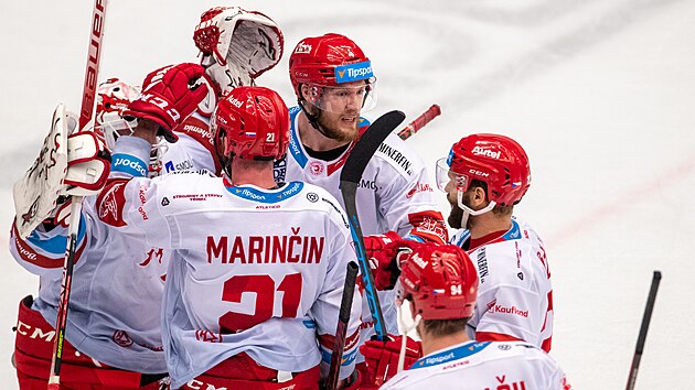 Třinečtí hokejisté slaví třetí výhru ve finále extraligy.