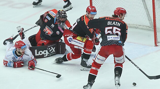 J�r�mie Blain has� nebezpe�� p�ed Mat�jem Machovsk�m.