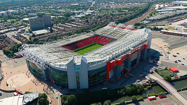 Old Trafford je fotbalov stadion, kter se nachz ve stretfordsk tvrti Old Trafford. Od jeho zaloen v roce 1910 je stadion domovem ligovho klubu Manchester United FC.