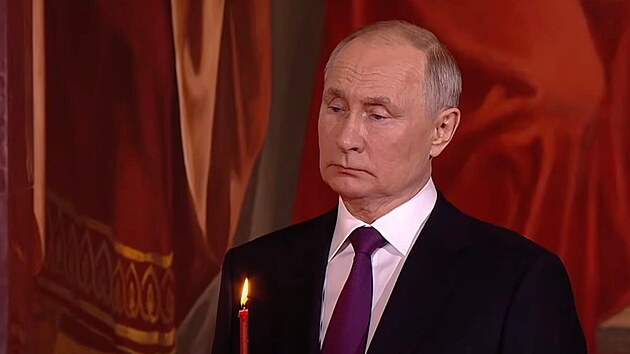 Putin pi bohoslub v Moskv (16. dubna 2023)