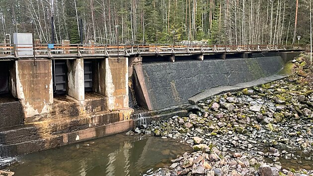 Pehrada a elektrrna Lahnasenkoski byly pekkou na ece Hiitolanjoki ve Finsku. Byla vysok 8 metr a elektrrna mla vkon 0,8 MW. Byla postavena v roce 1911. (26. dubna 2023)