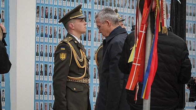 Generln tajemnk NATO Jens Stoltenberg je na nvtv v Kyjev. Je to jeho prvn cesta na Ukrajinu od zatku rusk invaze. (20. dubna 2023)