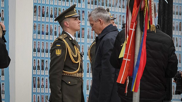 Generální tajemník NATO Jens Stoltenberg je na návštěvě v Kyjevě. Je to jeho první cesta na Ukrajinu od začátku ruské invaze. (20. dubna 2023)