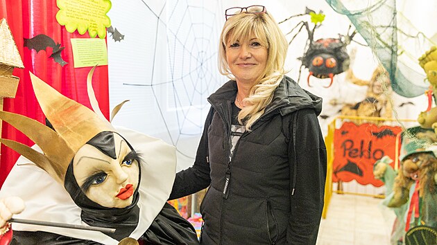 V�stava v �akvic�ch na B�eclavsku ukazuje p�es osmdes�t poh�dkov�ch postav, kter� Marie Lexov� vytv��ela b�hem osmn�cti let. D�tem p�ibli�uje �esk� lidov� poh�dky.