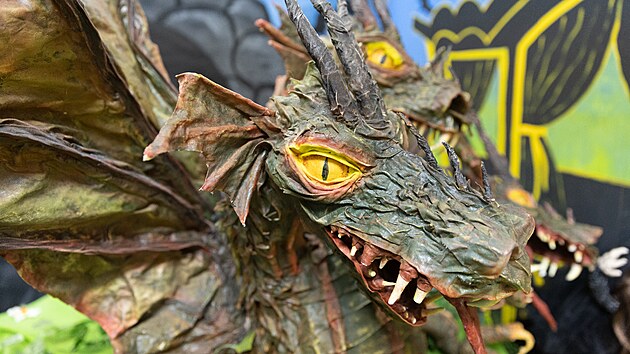 Prvn� loutky, kter� Marie Lexov� vytvo�ila, byly z vatel�nu a molitanu, ty nov�j�� zkou�� d�lat metodou ka��rov�n�. Jde o techniku vrstven� kus� pap�ru, spojovan�ch tapetov�m lepidlem. Vystaveny jsou v �akvic�ch na B�eclavsku.