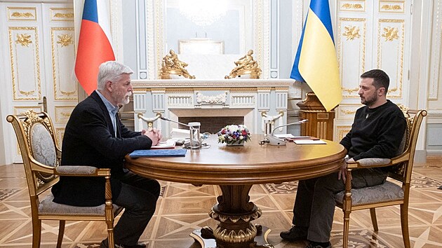 Prezident Petr Pavel se setkal se svm ukrajinskm protjkem Volodomyrem Zelenskm. (28. dubna 2023)