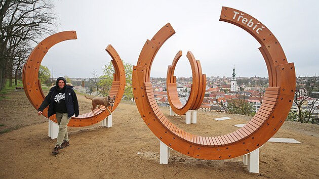 Z t�eb��sk�ho Hr�dku je kr�sn� v�hled nejen na centrum m�sta, ale i do dalek�ho okol�. Dojem z vyhl�dky nyn� umoc�uj� nov� atrakce.